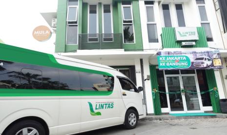 Lintas Shuttle menyediakan fasilitas outlet yang lengkap layaknya seperti Outlet Lintas Shuttle pada umumnya. 