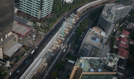 Lintasan Light Rail Transit (LRT) Jabodebek, tampak masih dalam tahap pembangunan di Rasuna Said, Kuningan, Jakarta, Jumat (28/6/2019).