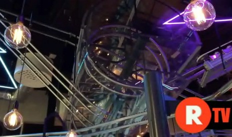 Lintasan pengantar makanan di Rollercoaster Restaurant