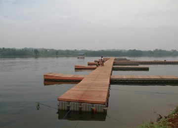 Lintasan start cabang olah raga Dayung, danau Cipule, Karawang, Jawa Barat, Kamis, 10/11/2011. (Republika Online/Fafa)