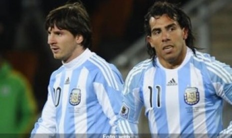 Lionel Messi dan Carlos Tevez