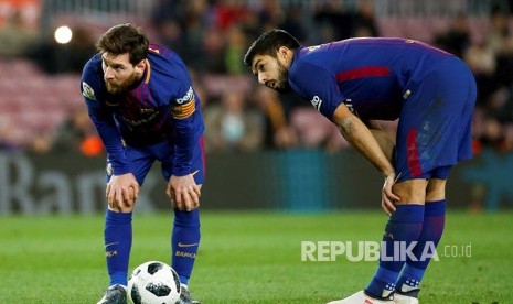 Lionel Messi dan Luis Suarez pada pertandingan leg pertama semifinal Copa Del Rey di Camp Nou, Barcelona, Jumat (2/2). 