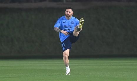  Pemain PSG dan timnas Argentina Lionel Messi 