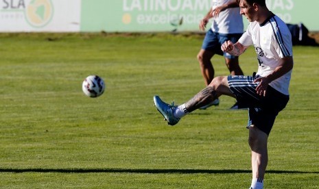 Lionel Messi jalani sesi latihan bersama timnas Argentina jelang Copa America 2015