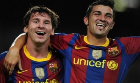 Lionel Messi (kiri) dan David Villa