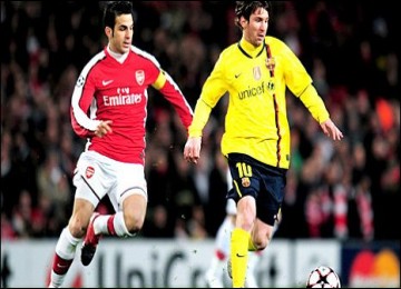 Lionel Messi dan Cesc Fabregas (Arsenal).