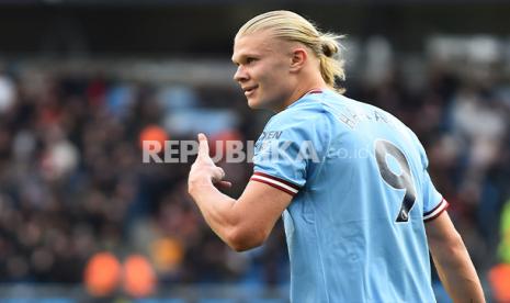 Liverpool harus meredam Erling Haaland saat menjamu Manchester City dalam lanjutan Liga Primer Inggris di Anfield, Ahad (16/10).