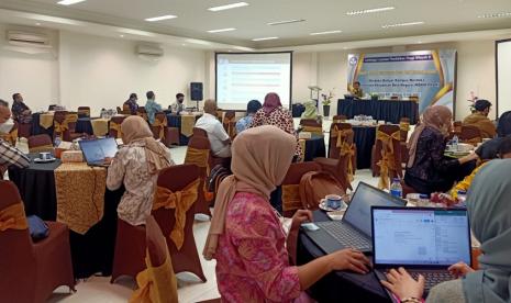 LLDIKTI (Lembaga Layanan Pendidikan Tinggi) wilayah III, sukses menggelar kegiatan Forum Group Discussion (FGD). Kegiatan ini berlangsung secara offline dengan menerapkan protokol kesehatan yang ketat, bertempat di BSI Convention Center (BSI Convex), Jalan Kaliabang No 8, Perwira, Bekasi Utara, Jawa Barat pada Selasa (12/7) silam.