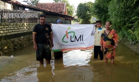 LMI dan MCI berikan bantuan korban banjir sampang