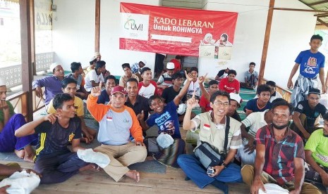 LMI mengunjungi kamp pengungsian Muslim Rohingya di Aceh. 