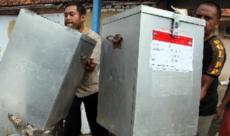 Local electoral committee members bring ballot boxes in Madura, East Java. (illustration)