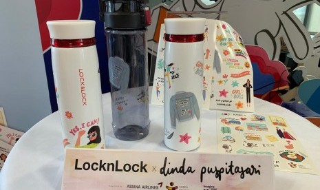 Lock n Lock Indonesia dan Lazada berkolaborasi dengan ilustrator Dinda Puspitasari mengampanyekan Sisterhood Empowerment. Tumbler berstiker kreasi Dinda itu akan dijual pada 27-29 Februari, bertepatan dengan Lock&Lock; Brand Day di Lazada. 