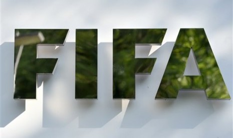 Logo Federasi Sepak Bola Dunia (FIFA). FIFA telah memulai pemeriksaan sejumlah stadion yang diusulkan untuk menjadi venue Piala Dunia U-17 Indonesia 2023 pada Sabtu (29/7/2023).