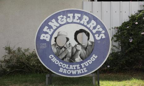 Logo perusahaan es krim asal Amerika Serikat Ben and Jerry