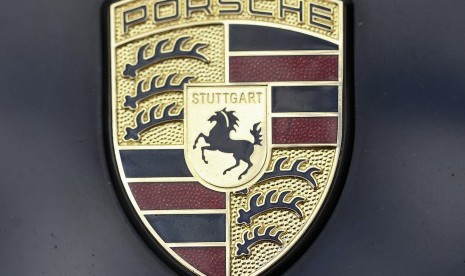 Logo Porsche. IPO Porsche akan menjadi yang terbesar di Eropa dalam satu dekade terakhir.