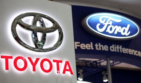 Logo Toyota dan Ford