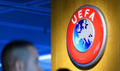 Logo Federasi Sepak Bola Eropa (UEFA). UEFA memutuskan semua laga di kompetisi Eropa pada pekan ini akan diawali dengan mengheningkan cipta sebagai bentuk ungkapan belasungkawa UEFA terhadap korban dari tragedi di Stadion Kanjuruhan, Malang, Jawa Timur, Indonesia, Sabtu (1/10/2022) malam. 