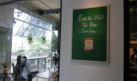 Lokal Deli di Como Park, Kemang.