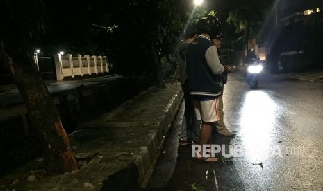 Lokasi kecelakaan tunggal mobil Setya Novanto, di Jalan Permata Berlian, belakang Apartemen Belleza, Jakarta Selatan, Kamis (16/11), mobil saat ini sudah diamankan.