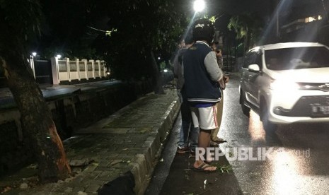 Lokasi kecelakaan tunggal mobil Setya Novanto, di Jalan Permata Berlian, belakang Apartemen Belleza, Jakarta Selatan, Kamis (16/11), mobil saat ini sudah diamankan.