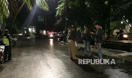 Lokasi kecelakaan tunggal mobil Setya Novanto, di Jalan Permata Berlian, belakang Apartemen Belleza, Jakarta Selatan, Kamis (16/11), mobil saat ini sudah diamankan.