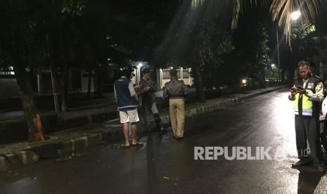 Lokasi kecelakaan tunggal mobil Setya Novanto, di Jalan Permata Berlian, belakang Apartemen Belleza, Jakarta Selatan, Kamis (16/11), mobil saat ini sudah diamankan.