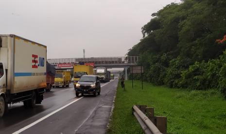 Lokasi kejadian bentrok antara polisi dan pengawal Habib Rizieq Shihab di jalur tol Jakarta-Cikampek Km 50. Pada Senin (14/12) dini hari WIB, polisi menggelar rekonstruksi. (ilustrasi)