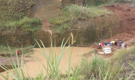 Lokasi longsor di Desa Kutajaya, Kecamatan Cicurug, Kabupaten Sukabumi, Ahad (7/11)