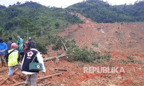 Lokasi longsor di Kampung Cimapag, Desa Sirnaresmi Kecamatan Cisolok, Kabupaten Sukabumi Selasa (1/1).