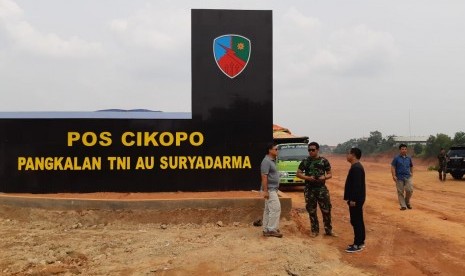 Lokasi pembangunan Pos Cikopo TNI AU Lanud Suryadarma, di Desa Cikopo, Kecamatan Bungursari, Purwakarta, Selasa (11/12). Di lokasi seluas 21 hektare ini, dibangun tiga landasan helipad terbesar di wilayah itu.