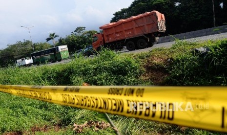 Lokasi pengeboran proyek kereta cepat rute Jakarta-Bandung yang disegel TNI AU di kawasan Halim, Jakarta Timur, Rabu (27/4).Republika/Yasin Habibi