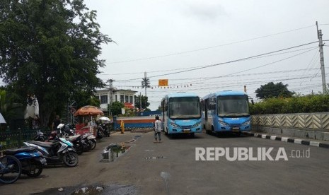 Pemerintah Kota Jakarta Pusat menilai penutupan jalur perlintasan sebidang kereta api di Jalan Bungur Besar akan berdampak pada jalur mobil pemadam kebakaran. (Foto: Simpang rel KA dekat Stasiun Senen, Jakarta)