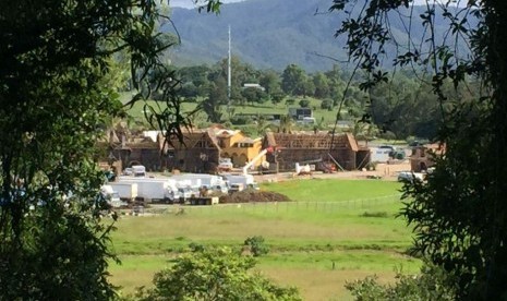 Lokasi syuting film ‘Pirates of the Caribbean 5’ tengah dibangun di sebuah lokasi rahasia yang terletak di pedalaman Gold Coast. 