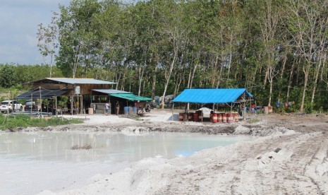 Lokasi tambang timah illegal di kawasan hutan produksi Sungailiat Mapur, Desa Cit Kecamatan Riau Silip, Kabupaten Bangka yang ditindak tim gabungan Balai Penegakan Hukum Gakkum Kementerian LHK Wilayah Sumatera, Detasemen POM TNI Kodam II/ Sriwijaya, Dinas Kehutanan Babel dan Polisi.