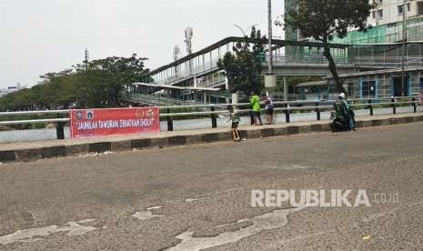 Lokasi tawuran di kawasan Pasar Rumput, Jakarta, Ahad (26/8).