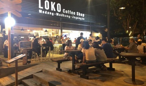 Loko Coffee Shop Malioboro, Yogyakarta. Kini, Loko Coffee Shop juga tersedia di Stasiun Purwokerto, Jawa Tengah.