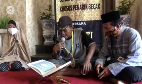 Lomba membaca Alquran khusus untuk penarik becak di Kota Pekalongan.