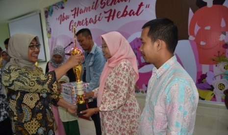 Lomba penilaian ibu hamil sehat.