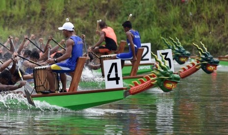 Lomba perahu naga (ilustrasi)