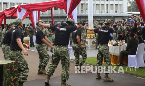  Lomba tari Maumere di Perayaan  Hut TNI ke-71 di Markas Kostrad.