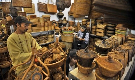 Lombok handicrafts are on display in International Handicraft Trade Fair (Inacraft) 2012 in Jakarta Convention Center (JCC), Jakarta. The exhibition opens on April 25-29.  