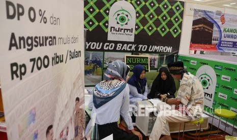 Lombok Umrah dan Haji Expo 2018 dalam acara Pesona Khazanah Ramadhan di Kompleks Islamic Center Nusa Tenggara Barat (NTB), Kota Mataram, Provinsi NTB, Sabtu (19/5).