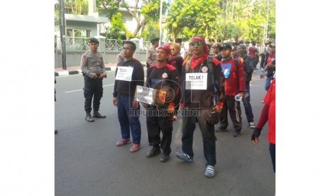  Long march buruh di Jakarta, Jumat (20/11).