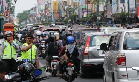 Lonjakan wisatawan saat Lebaran membuat Pemkot Yogyakarta menyediakan sembilan lahan parkir di sekitar Malioboro.