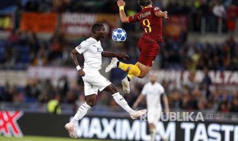 Lorenzo Pellegrini (kanan).