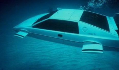 Lotus Esprit yang digunakan dalam film James Bond, The Spy Who Loved Me