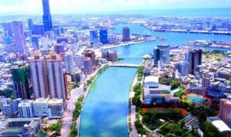 Love River (sungai cinta), tempat yang sangat romantis dengan suasana dan fasilitas bersepeda yang sangat nyaman. 