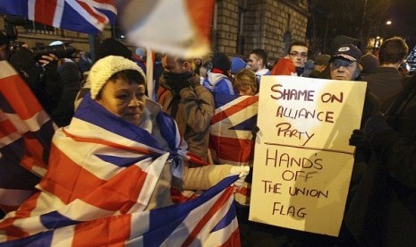 Loyalists clash with police officers outside the City Hall in Belfast following a vote by local councillors on the flying of the Union Flag on top of the City Hall, December 3, 2012.