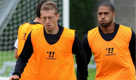 Lucas Leiva dan Glen Johnson.