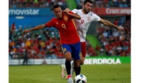 Lucas Vazquez (merah)